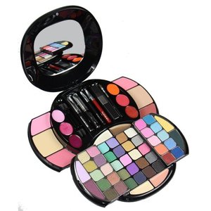 Beauty Revolution Deluxe Makeup Palette 64 Colors